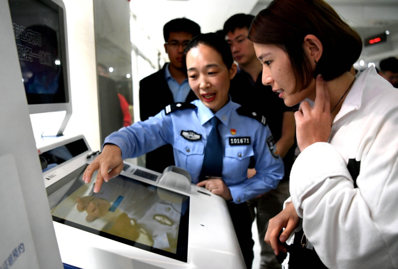 j9九游會(huì)官方網(wǎng)站鄭州推出警務(wù)自助效勞一體機(jī)